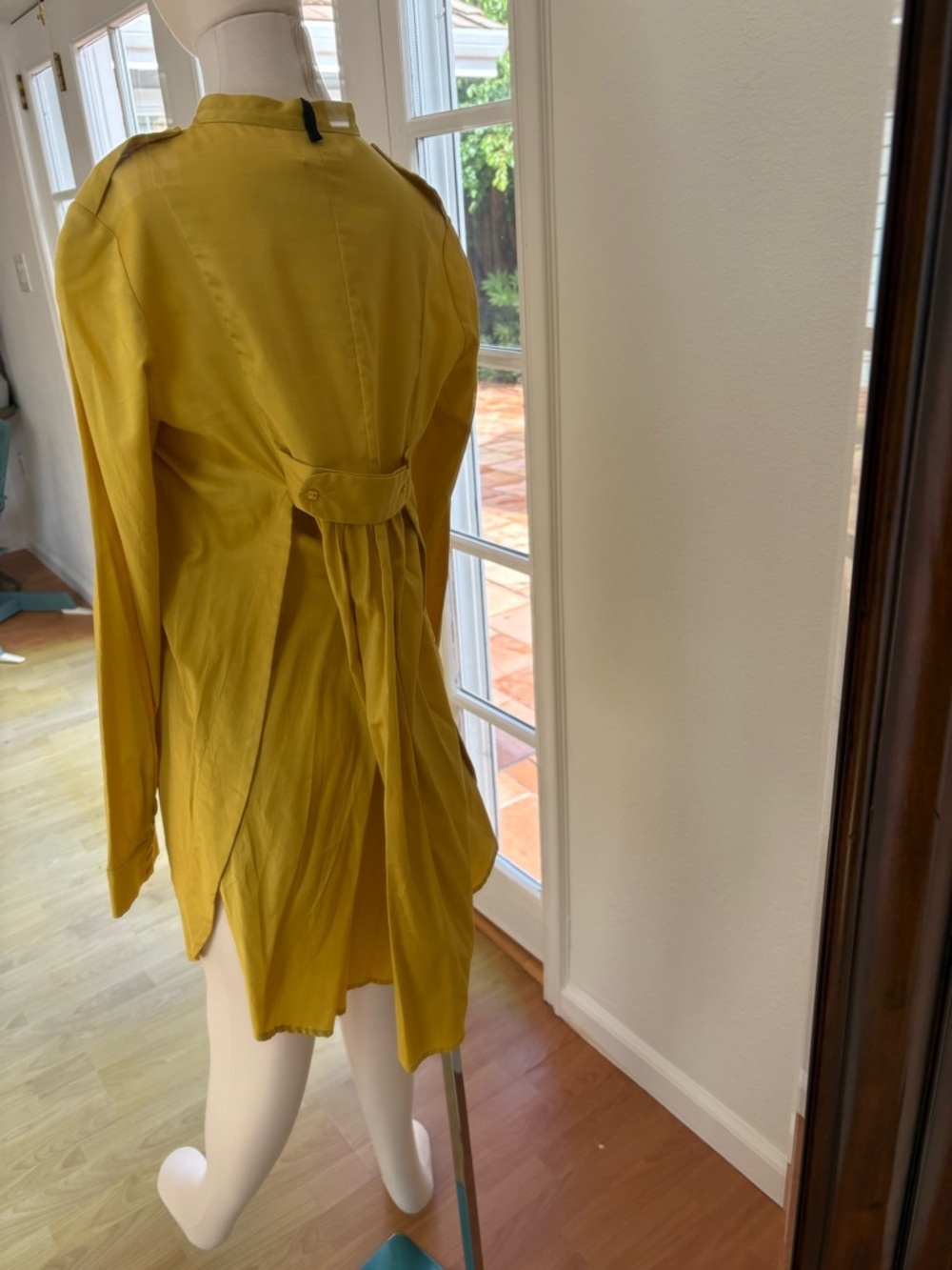 Mandarin-Collar Mustard Long-Sleeve Shift Dress - Picture 4 of 6